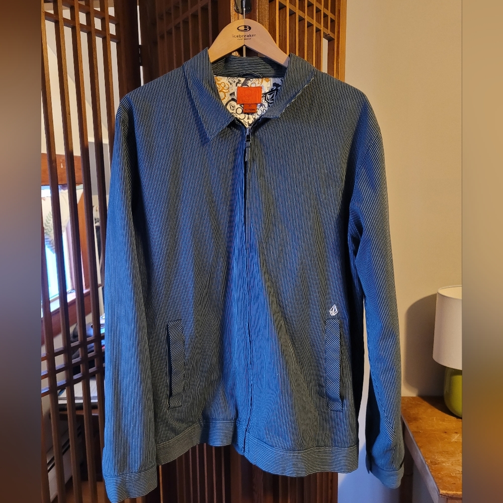 Men's Volcom navy and white striped jacket XL